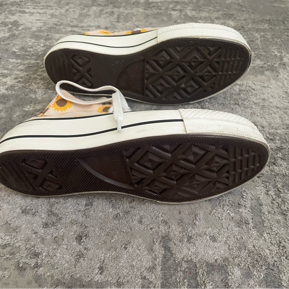 Converse Women's Sunflower Chuck Taylor All Star High-Top Sneakers Size 5 - Picture 5 of 5